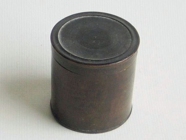 Round wooden opium box – (1906)